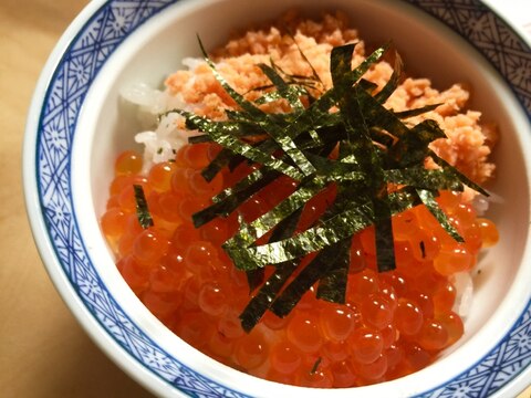 自家製いくらとシャケフレークの親子丼